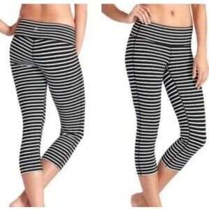 Athleta Stripes Chaturanga Capri Leggings Style# 243095 black/white size XS